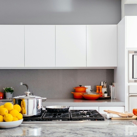 საკვების მოსამზადებლად იდეალური სამზარეულოს მქონე ბინის არჩევა მნიშვნელოვანი ნაბიჯია კულინარიის ყველა მოყვარულისთვის.