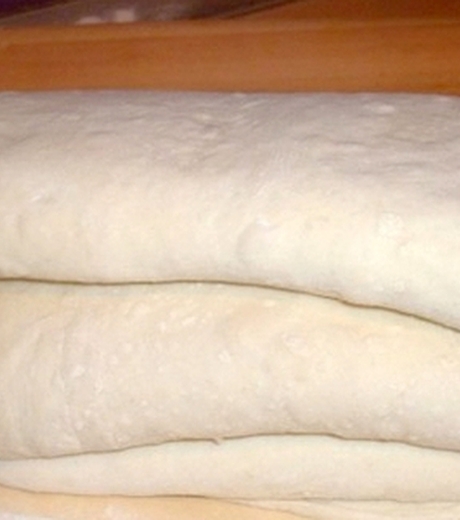 ფენოვანი ცომის სახლში მომზადება არანაირ სირთულეს არ წარმოადგენს