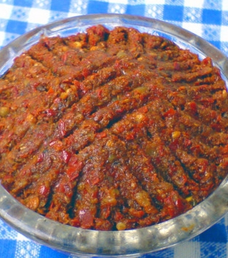 მშრალი აჯიკა ძალიან იოლი მოსამზადებელია ამ რეცეპტით.